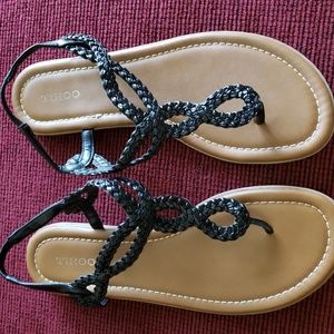 Black braided t-strap sandals size 9